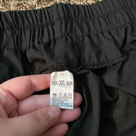 Black casual lounge shorts. Waist is elastic and is scrunched (see pictu… - Picture 3 of 4